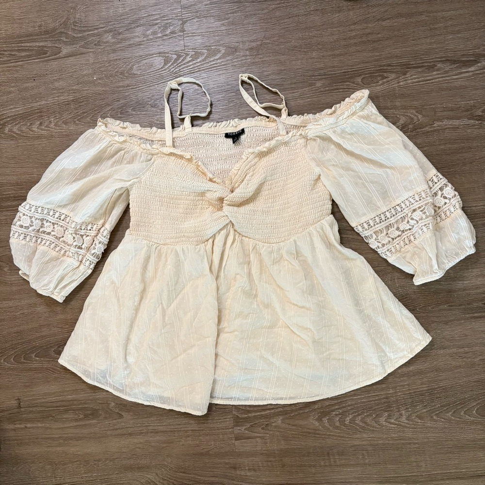 Torrid Cream Off-Shoulder Blouse Peasant Cottagecore Milkmaid Size 1 (1X 14/16)‌